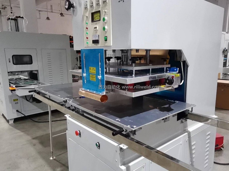 汽車地毯腳墊壓花熱合機 (5) 汽車地毯腳墊壓花熱合機 (5)