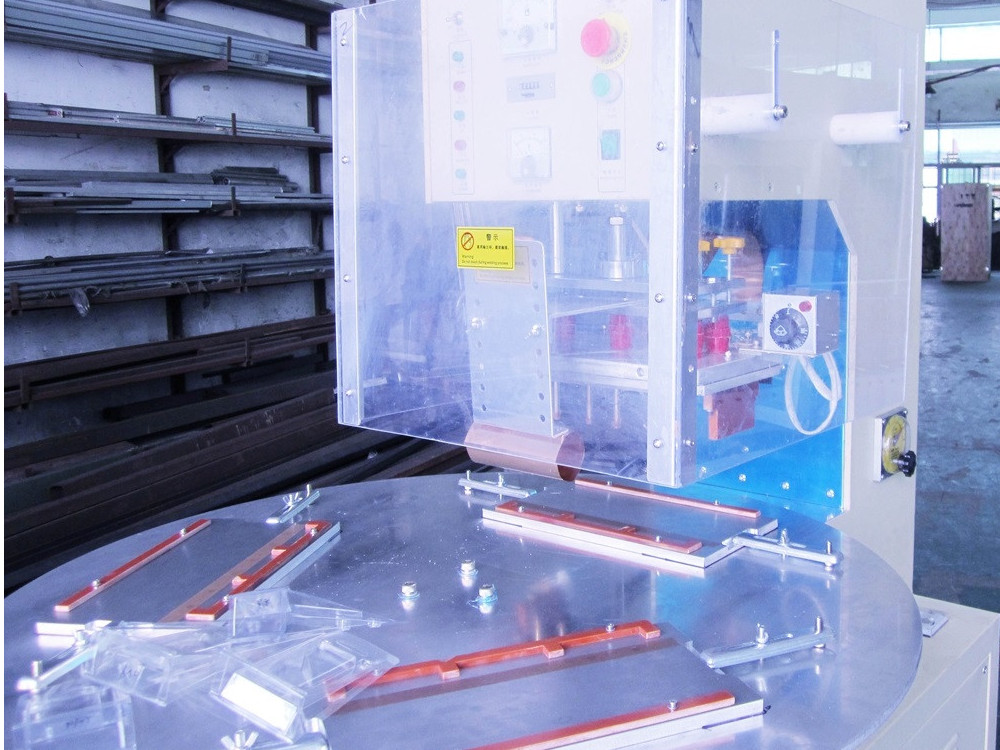 單頭轉(zhuǎn)盤式高周波吸塑包裝機(jī)